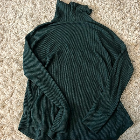 American Eagle Cozy Turtleneck Sweater - Picture 8 of 8